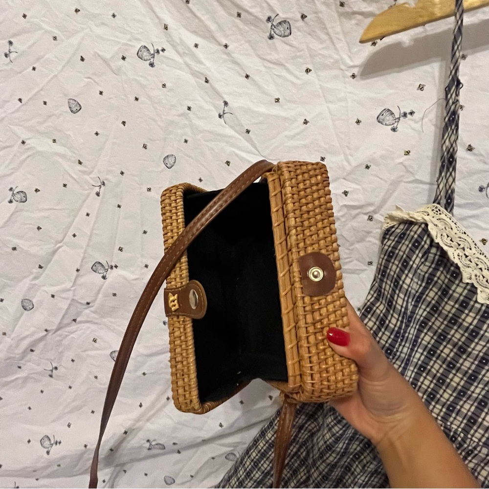 Woven cross body